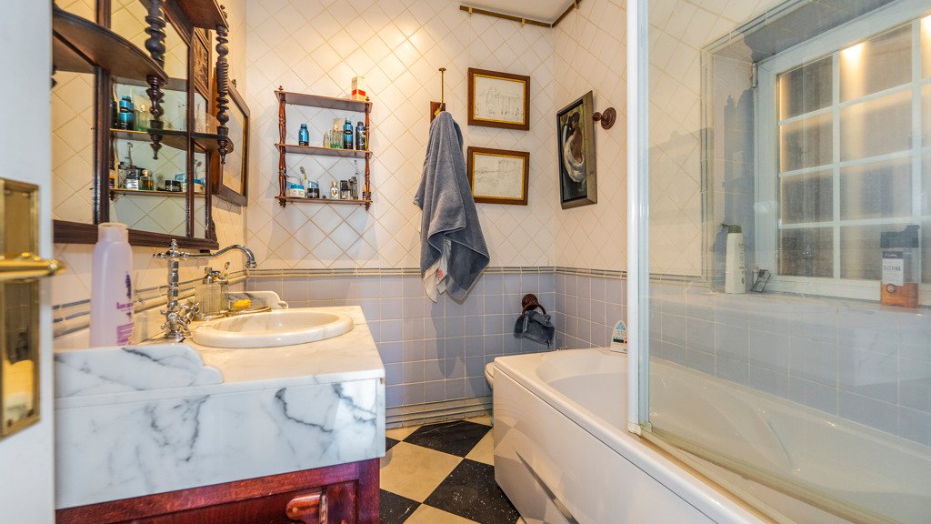 Apartamento en Madrid, España 4 dormitorios, 240.39 m2 No. 107787