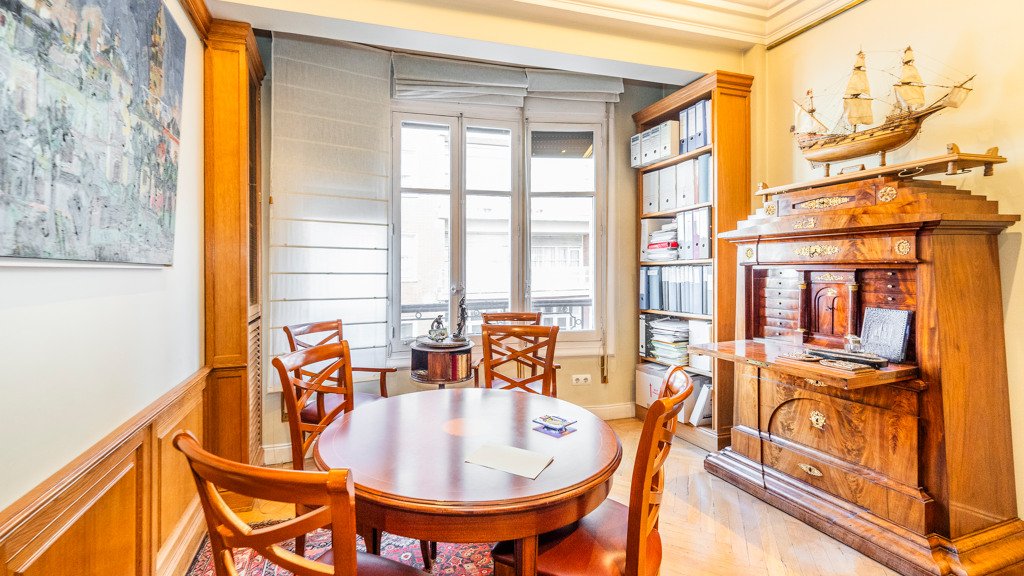 Apartamento en Madrid, España 4 dormitorios, 240.39 m2 No. 107787