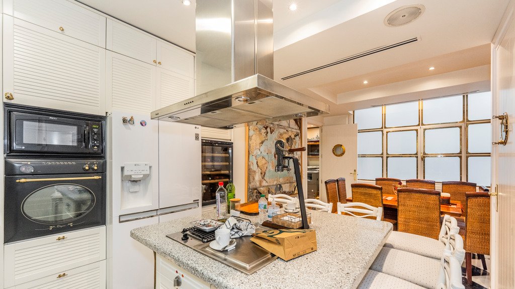 Apartamento en Madrid, España 4 dormitorios, 240.39 m2 No. 107787
