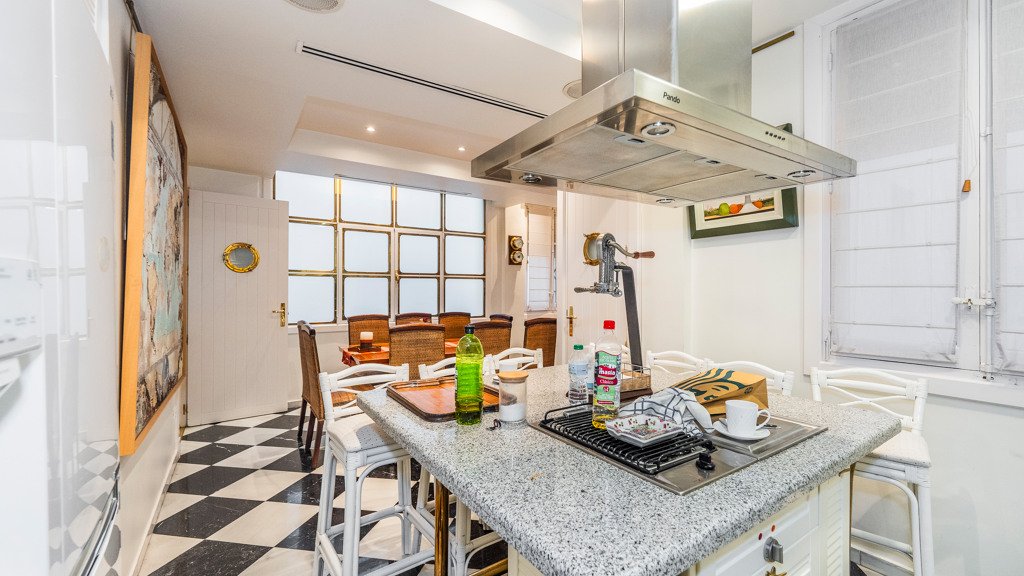 Apartamento en Madrid, España 4 dormitorios, 240.39 m2 No. 107787