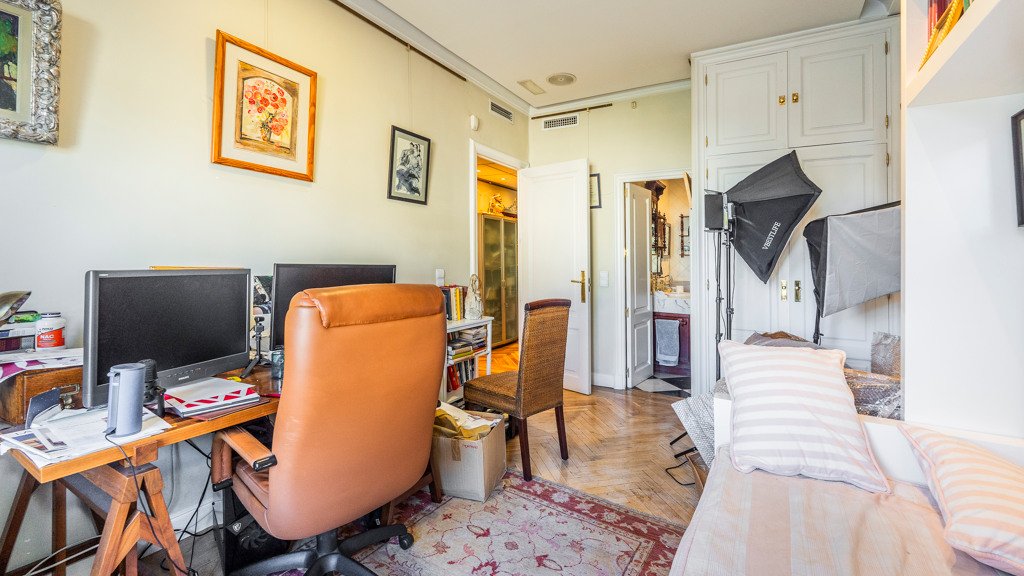 Apartamento en Madrid, España 4 dormitorios, 240.39 m2 No. 107787