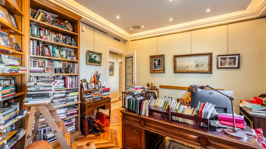 Apartamento en Madrid, España 4 dormitorios, 240.39 m2 No. 107787