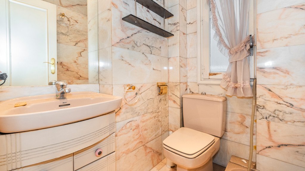 Apartamento en Madrid, España 5 dormitorios, 304 m2 No. 107786