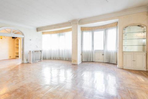 Huoneisto Madrid, Espanja 5 makuuhuonetta, 304 m2 No. 107786