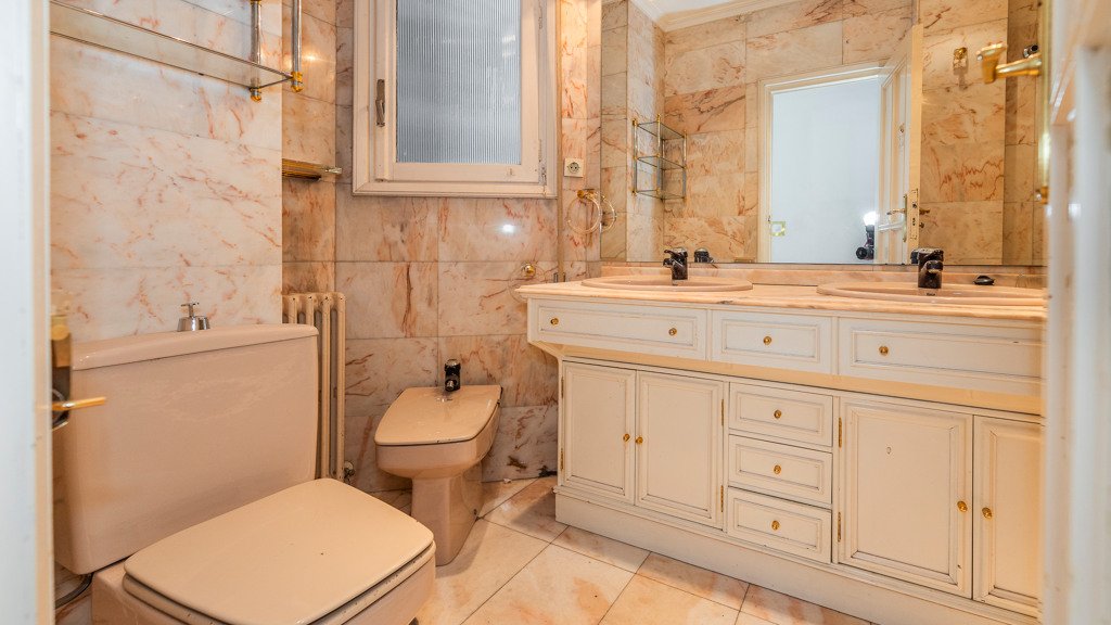 Apartamento en Madrid, España 5 dormitorios, 304 m2 No. 107786
