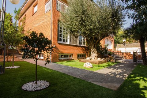 Talo Castelldefels, Barcelona, Espanja 4 makuuhuonetta, 600 m2 No. 22838