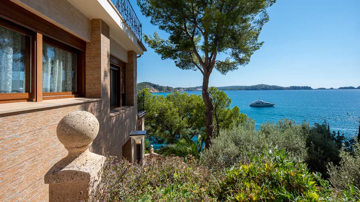 Villa in Cala Fornells, Mallorca, Spanien 6 Schlafzimmer, 522 m2 Nr. 84042