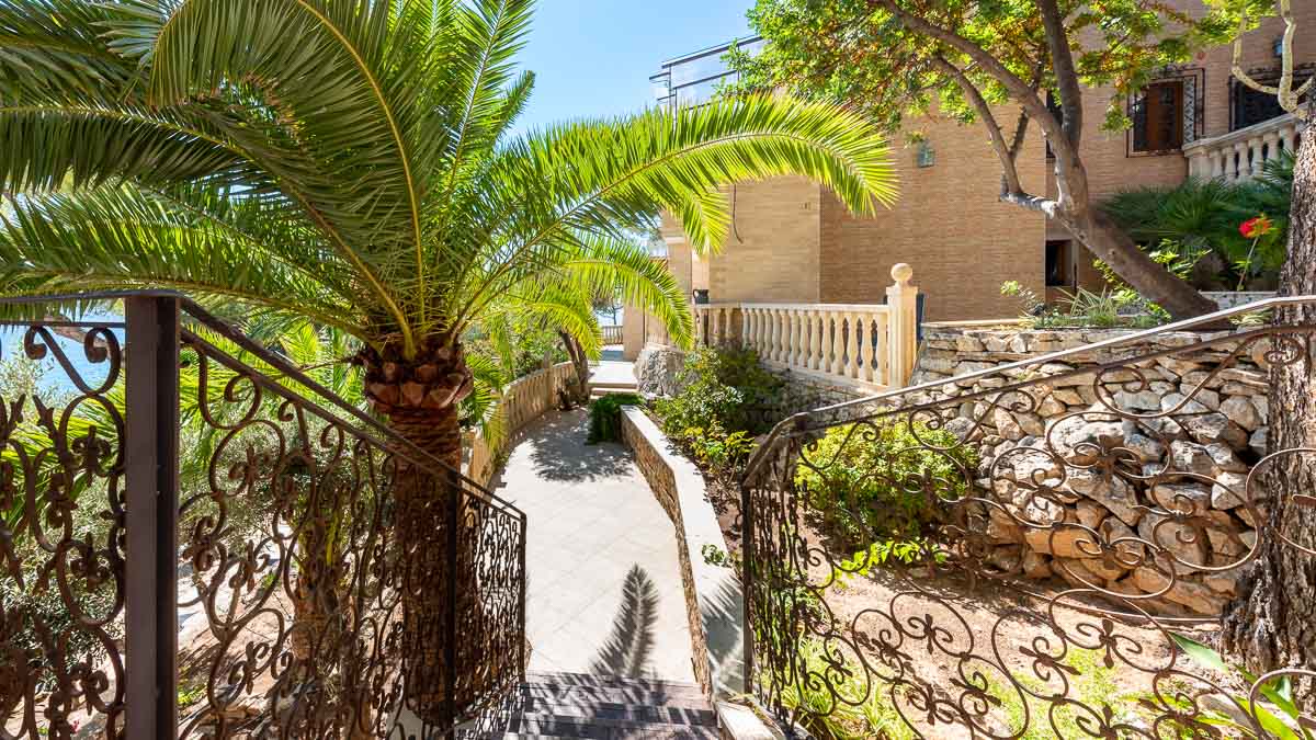 Villa in Cala Fornells, Mallorca, Spanien 6 Schlafzimmer, 522 m2 Nr. 84042