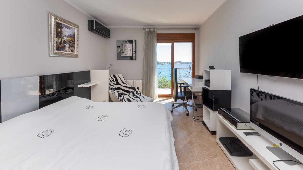 Villa in Cala Fornells, Mallorca, Spanien 6 Schlafzimmer, 522 m2 Nr. 84042