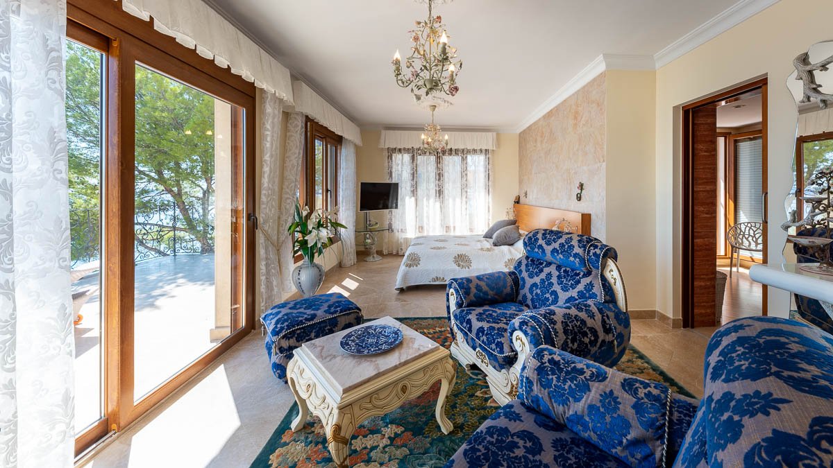 Villa in Cala Fornells, Mallorca, Spanien 6 Schlafzimmer, 522 m2 Nr. 84042
