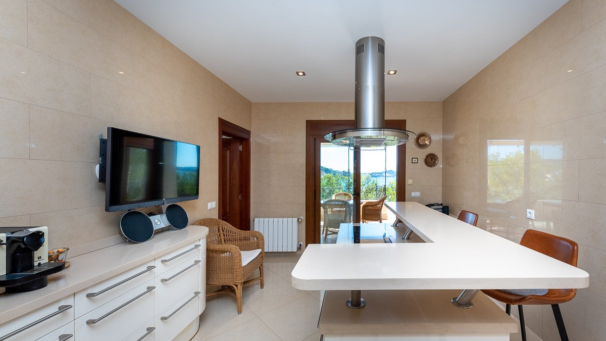 Villa in Cala Fornells, Mallorca, Spanien 6 Schlafzimmer, 522 m2 Nr. 84042