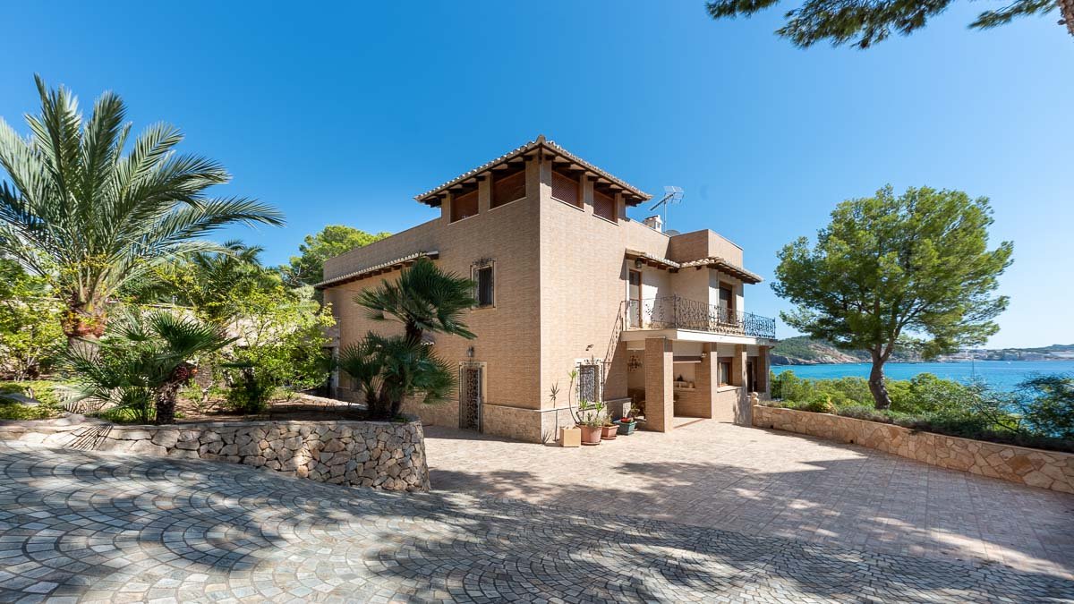 Villa in Cala Fornells, Mallorca, Spanien 6 Schlafzimmer, 522 m2 Nr. 84042