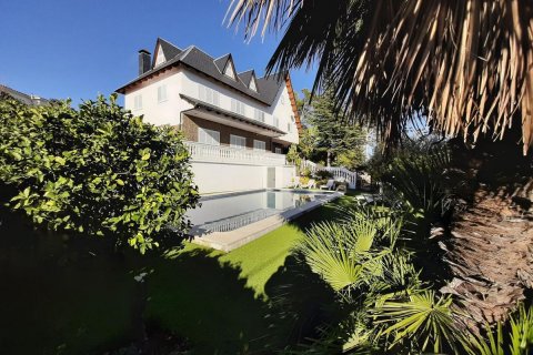 Talo Gava, Barcelona, Espanja 6 makuuhuonetta, 362 m2 No. 23014