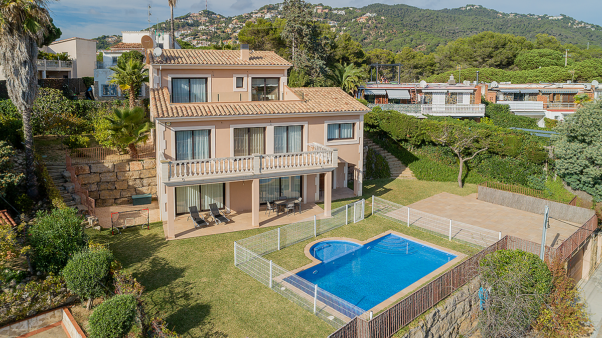 House in Lloret de Mar, Girona, Spain 6 bedrooms, 440 sq.m. No. 56914