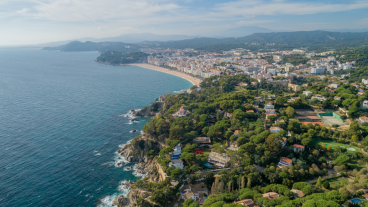 House in Lloret de Mar, Girona, Spain 6 bedrooms, 440 sq.m. No. 56914