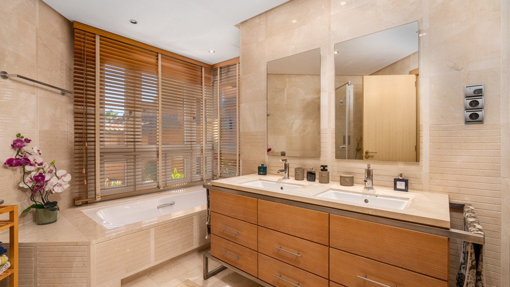 Apartment in Marbella, Malaga, Spain 3 bedrooms, 227 sq.m. No. 107766