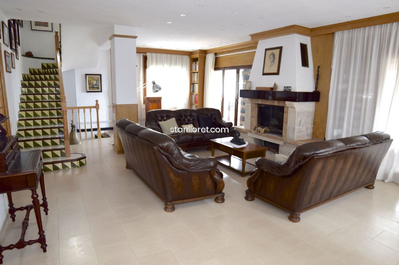 Villa i Lloret de Mar, Girona, Spanien 8 sovrum, 400 kvm. Nr. 104065