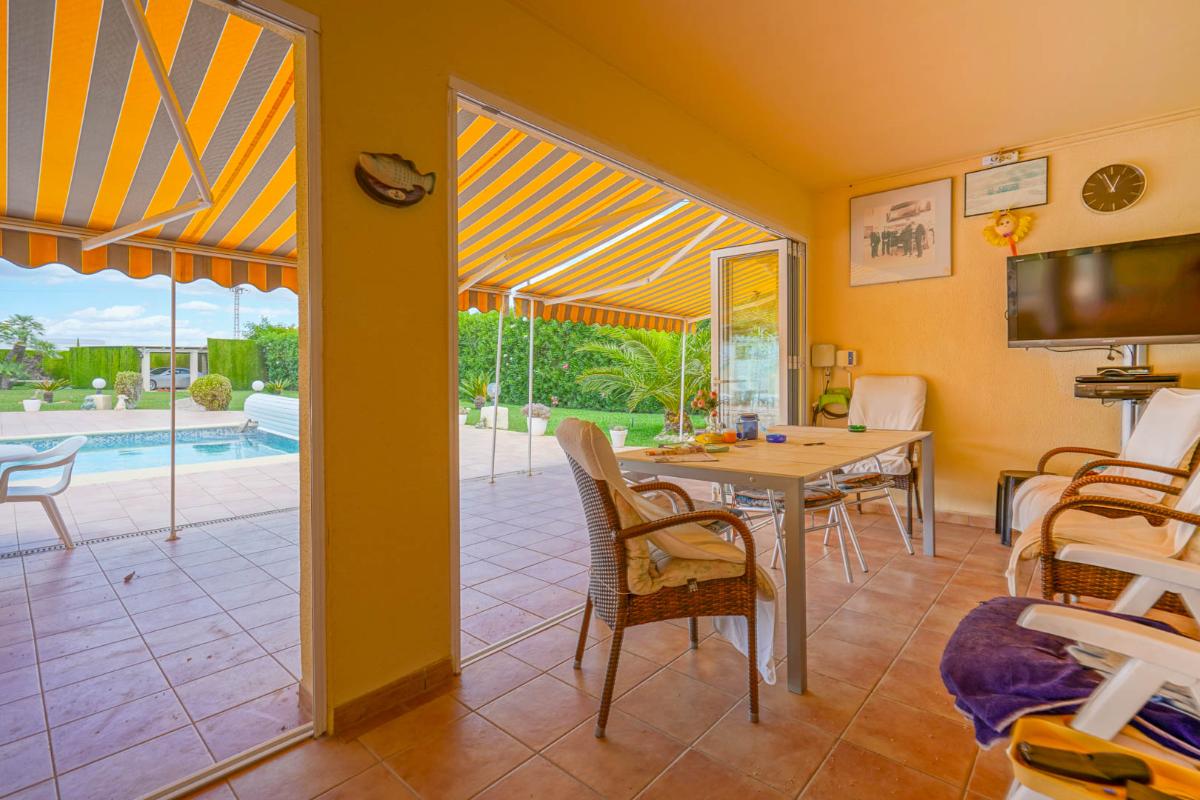 Villa a Els Poblets, Alicante, Spagna 5 camere da letto, 330 mq. N° 113047