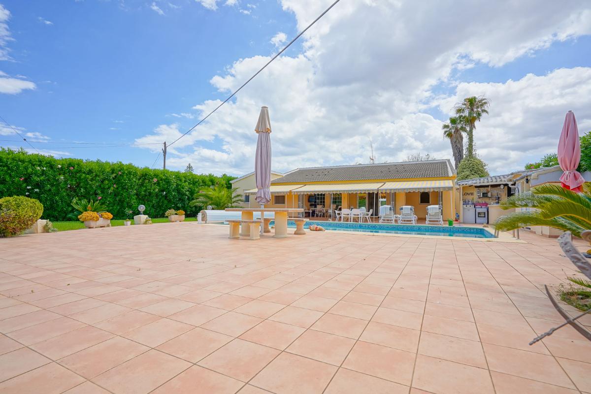 Villa a Els Poblets, Alicante, Spagna 5 camere da letto, 330 mq. N° 113047