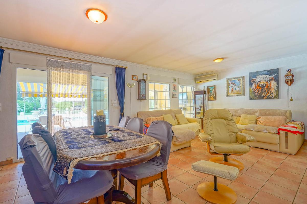 Villa a Els Poblets, Alicante, Spagna 5 camere da letto, 330 mq. N° 113047