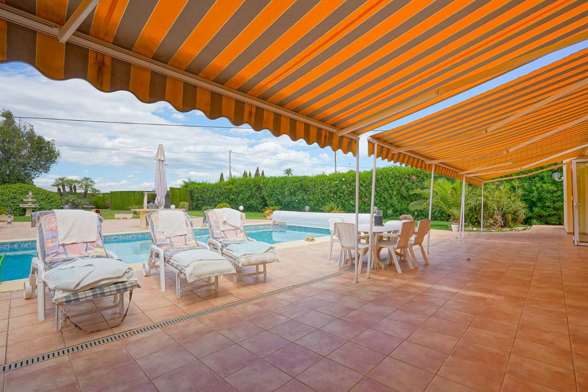 Villa a Els Poblets, Alicante, Spagna 5 camere da letto, 330 mq. N° 113047