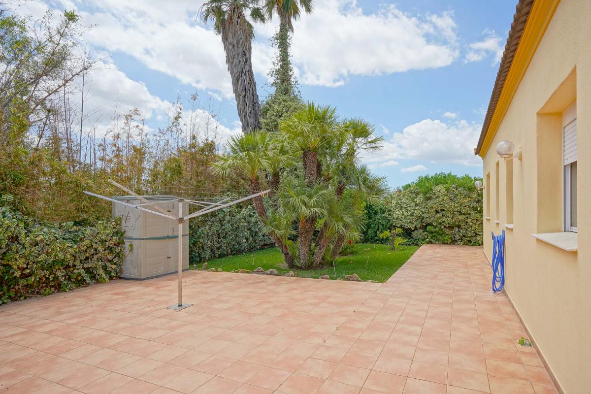 Villa a Els Poblets, Alicante, Spagna 5 camere da letto, 330 mq. N° 113047