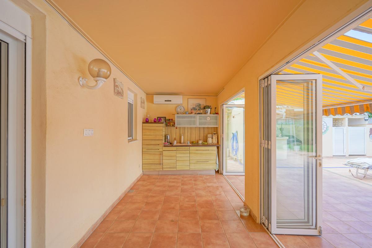 Villa a Els Poblets, Alicante, Spagna 5 camere da letto, 330 mq. N° 113047