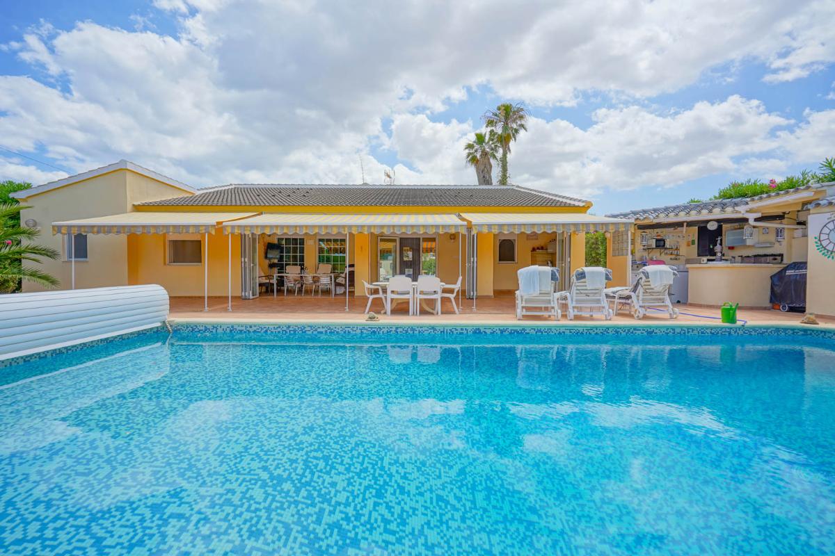 Villa a Els Poblets, Alicante, Spagna 5 camere da letto, 330 mq. N° 113047