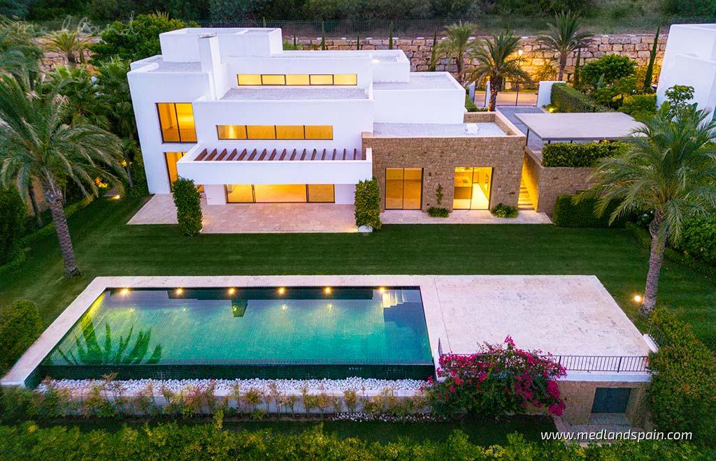 Villa a Casares, Malaga, Spagna 5 camere da letto, 655 mq. N° 108433