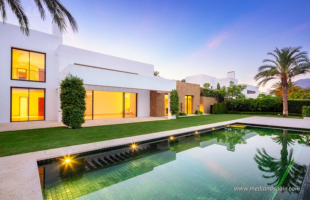 Villa a Casares, Malaga, Spagna 5 camere da letto, 655 mq. N° 108433