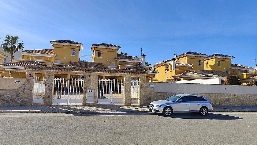 Villa i La Zenia, Alicante, Spanien 4 sovrum, 460 kvm. Nr. 103355