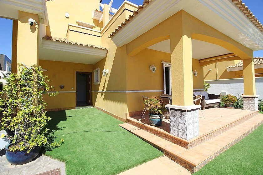 Villa i La Zenia, Alicante, Spanien 4 sovrum, 460 kvm. Nr. 103355