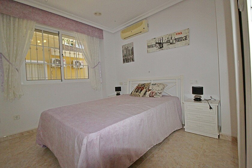 Villa i La Zenia, Alicante, Spanien 4 sovrum, 460 kvm. Nr. 103355