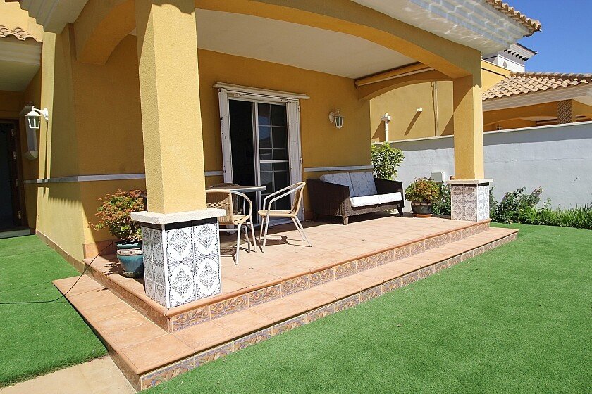 Villa i La Zenia, Alicante, Spanien 4 sovrum, 460 kvm. Nr. 103355