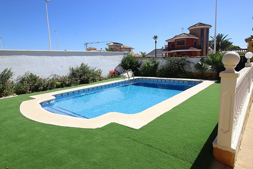 Villa i La Zenia, Alicante, Spanien 4 sovrum, 460 kvm. Nr. 103355