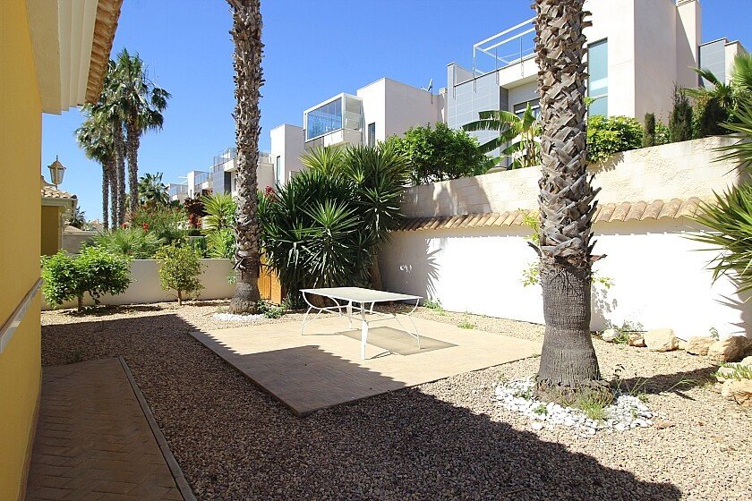 Villa i La Zenia, Alicante, Spanien 4 sovrum, 460 kvm. Nr. 103355