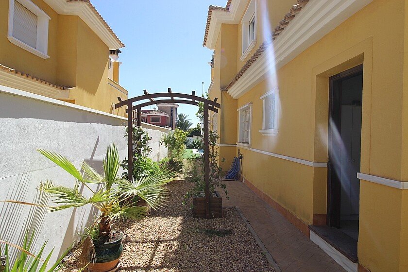 Villa i La Zenia, Alicante, Spanien 4 sovrum, 460 kvm. Nr. 103355