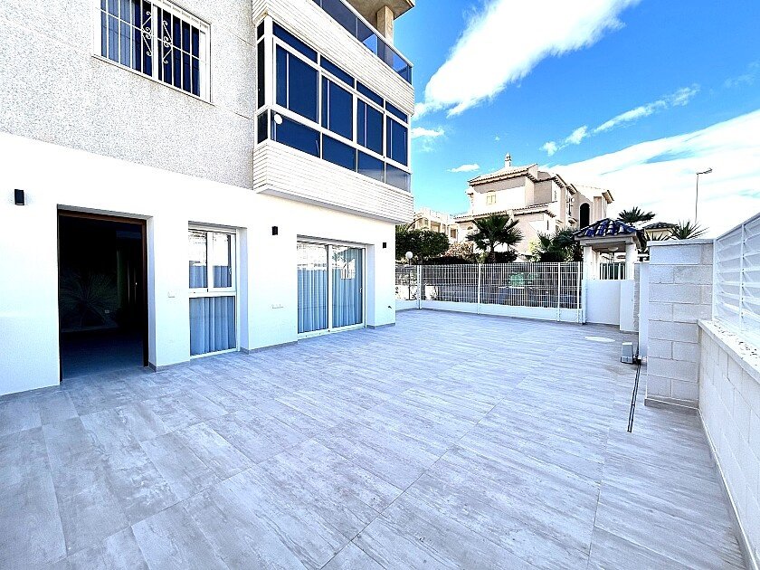 Apartment in Torrevieja, Alicante, Spain 3 bedrooms, 110 sq.m. No. 103358