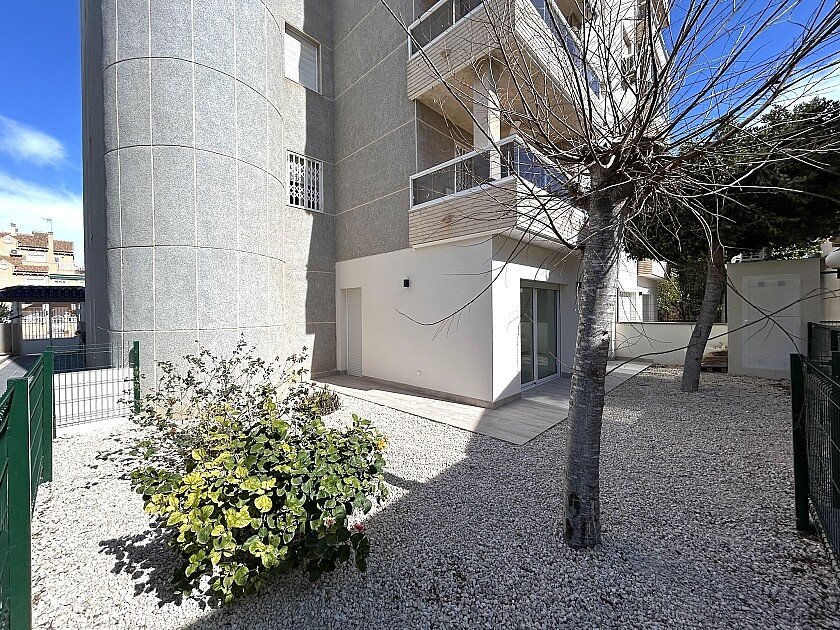 Apartment in Torrevieja, Alicante, Spain 3 bedrooms, 110 sq.m. No. 103358