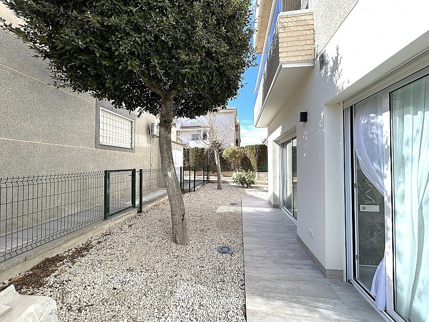 Apartment in Torrevieja, Alicante, Spain 3 bedrooms, 110 sq.m. No. 103358