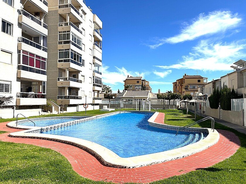 Apartment in Torrevieja, Alicante, Spain 3 bedrooms, 110 sq.m. No. 103358