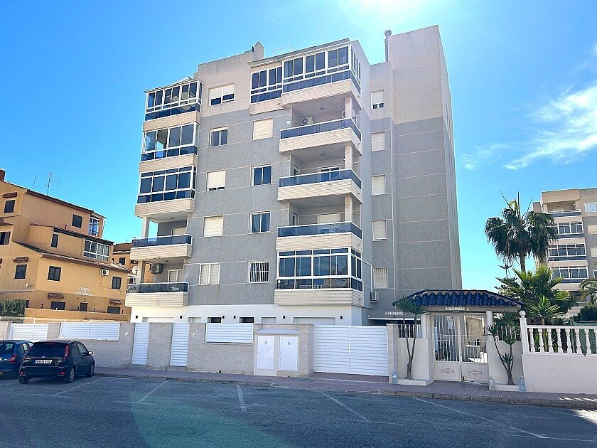 Apartment in Torrevieja, Alicante, Spain 3 bedrooms, 110 sq.m. No. 103358