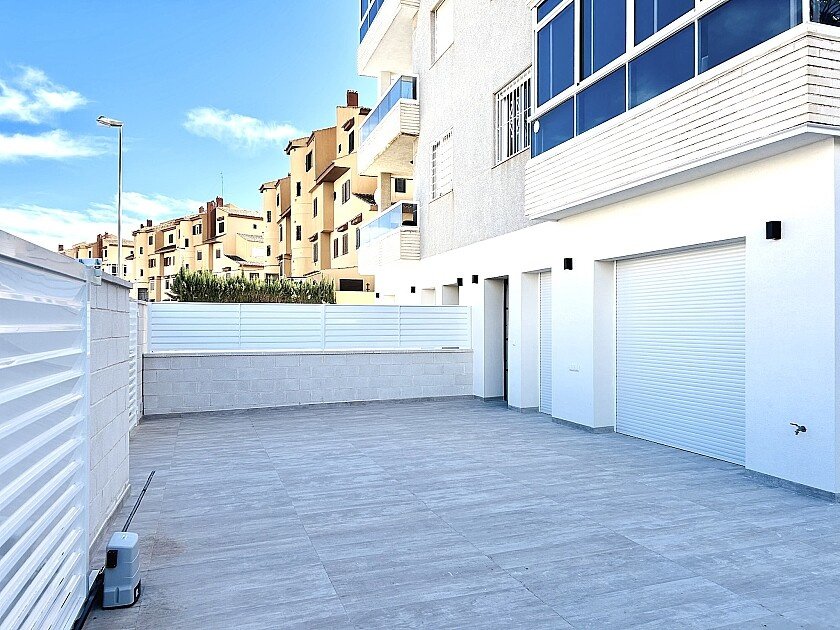 Apartment in Torrevieja, Alicante, Spain 3 bedrooms, 110 sq.m. No. 103358