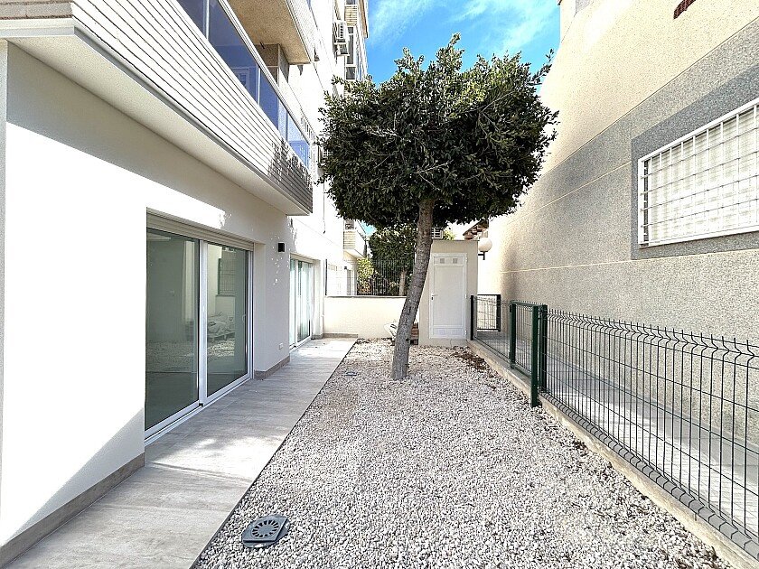 Apartment in Torrevieja, Alicante, Spain 3 bedrooms, 110 sq.m. No. 103358