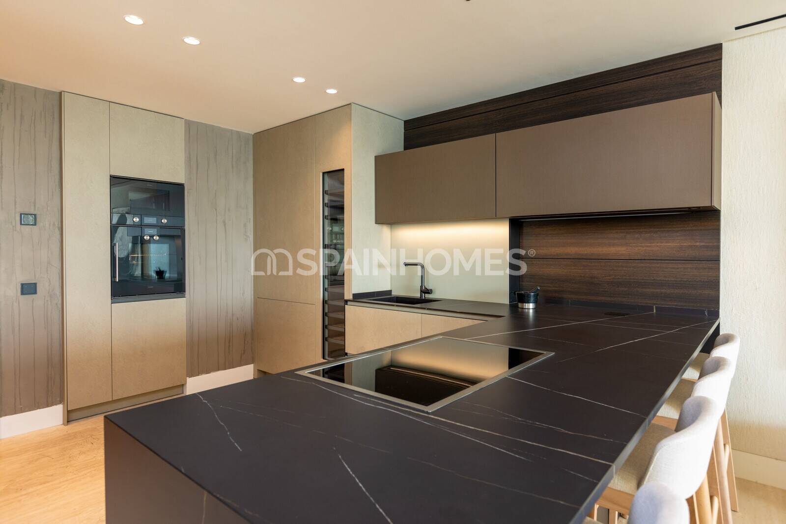 Huoneisto Estepona, Malaga, Espanja 4 makuuhuonetta, 464 m2 No. 57791