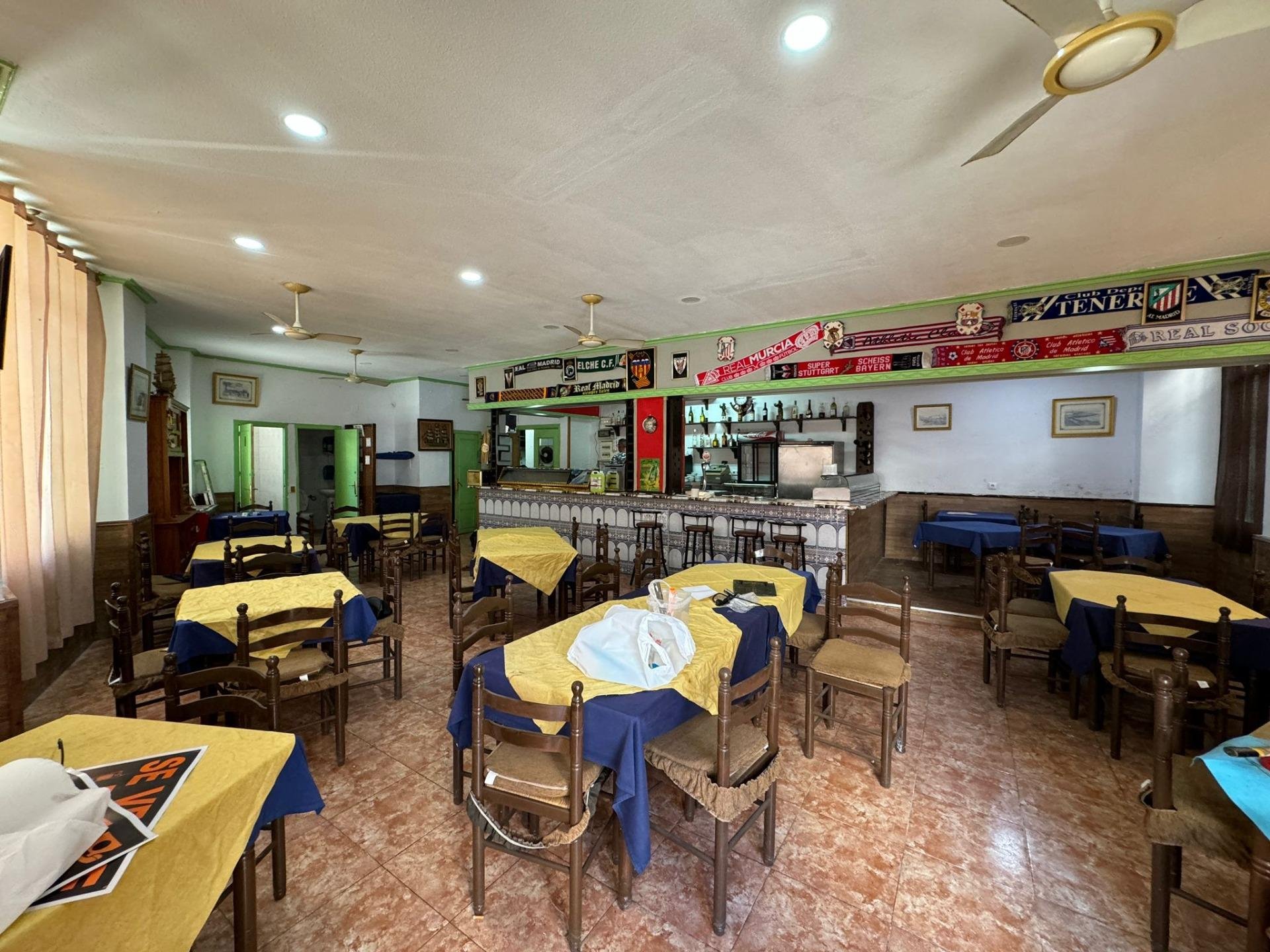 Commercial property à Torrevieja, Alicante, Espagne 118 m2 No. 117123