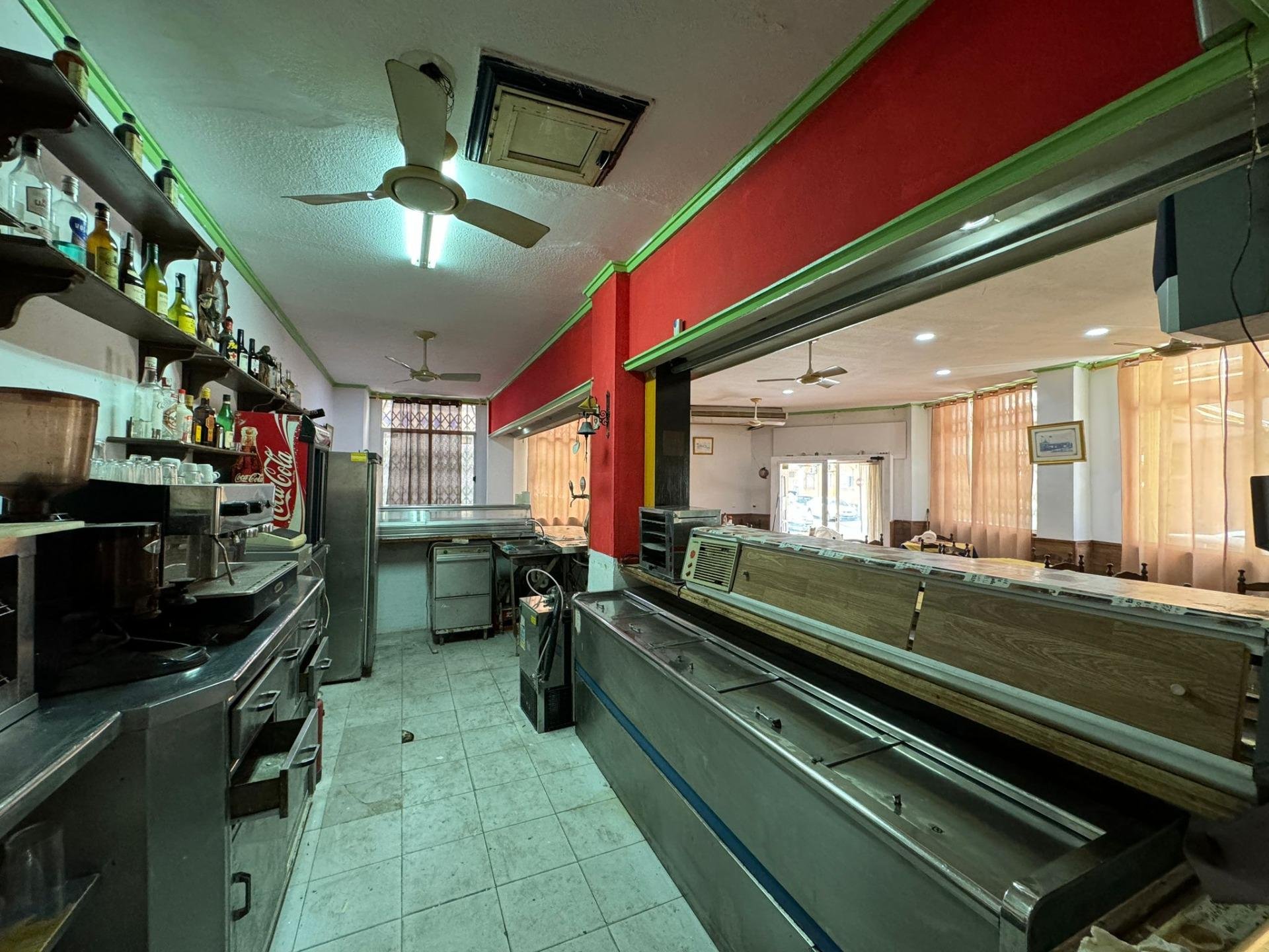 Commercial property à Torrevieja, Alicante, Espagne 118 m2 No. 117123