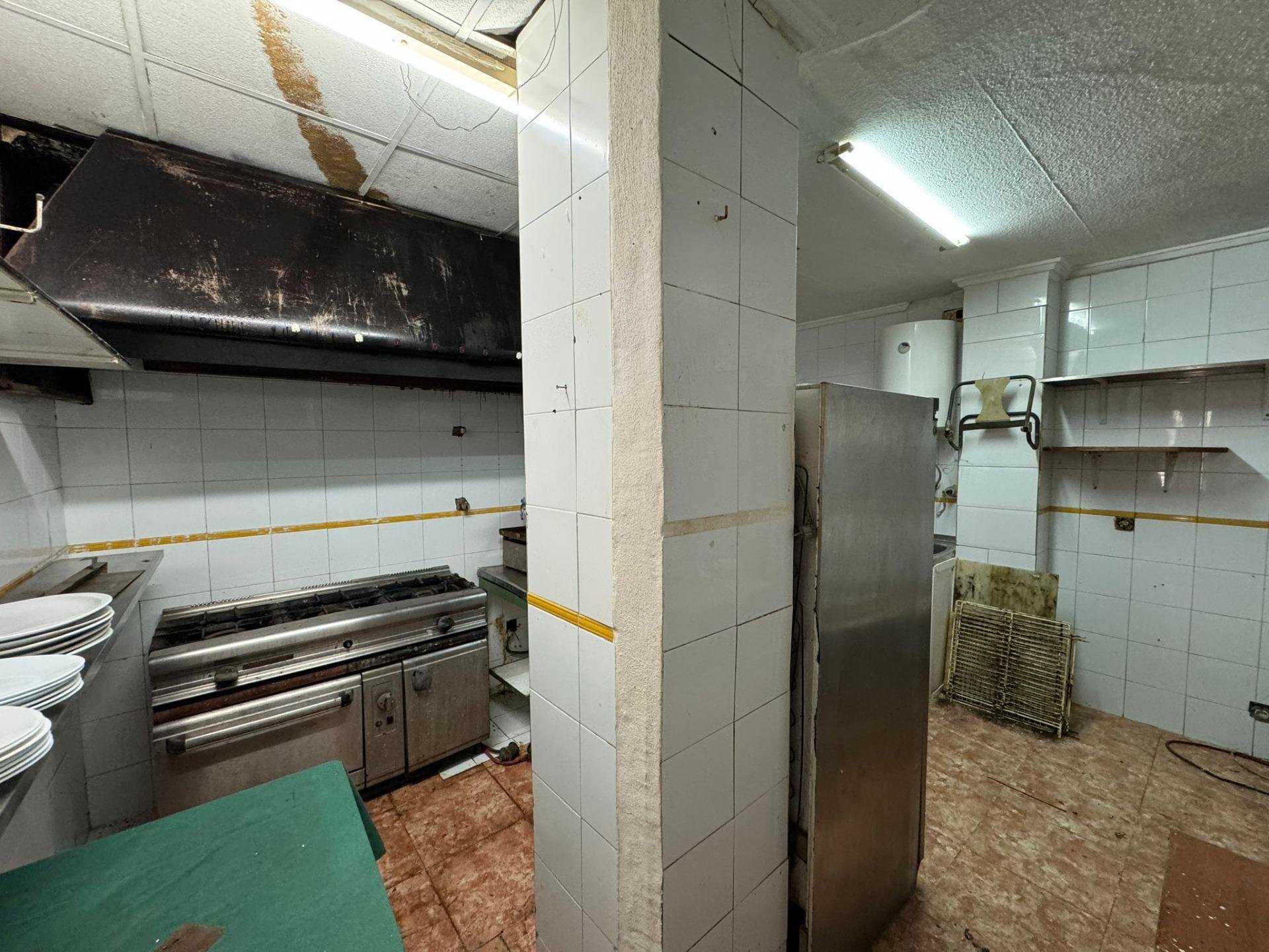 Commercial property à Torrevieja, Alicante, Espagne 118 m2 No. 117123