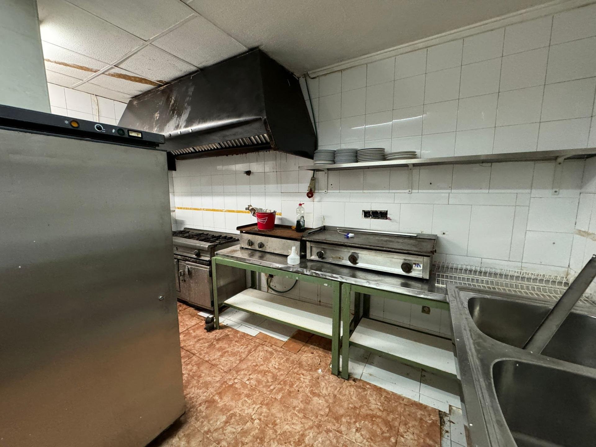 Commercial property à Torrevieja, Alicante, Espagne 118 m2 No. 117123