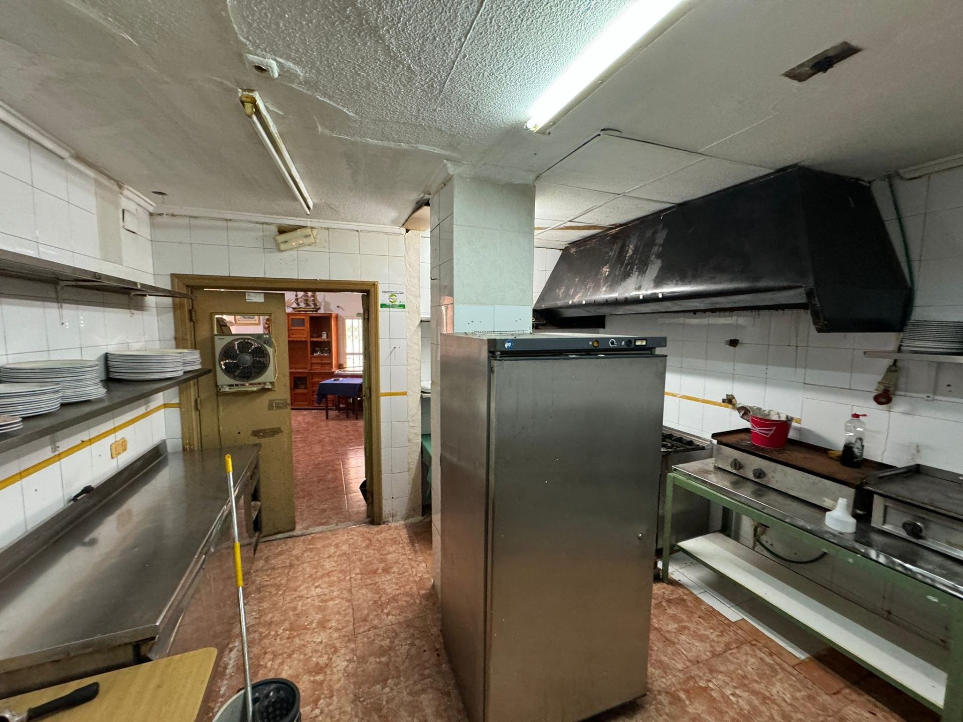 Commercial property à Torrevieja, Alicante, Espagne 118 m2 No. 117123